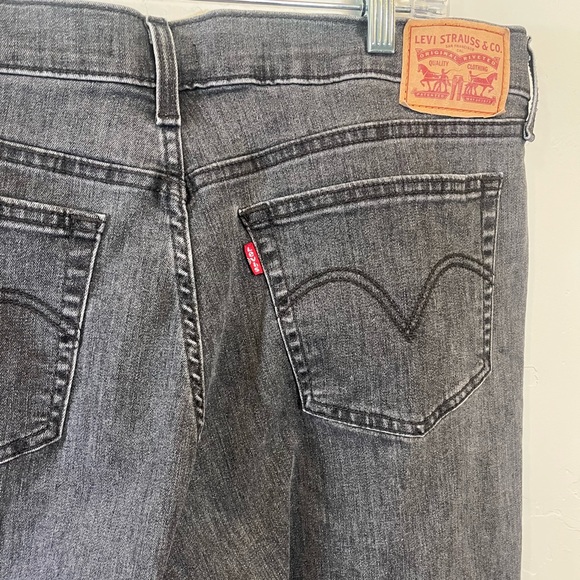 Levi's Gray Vintage Boyfriend Jeans Versatile Style Size 33 - Picture 6 of 11